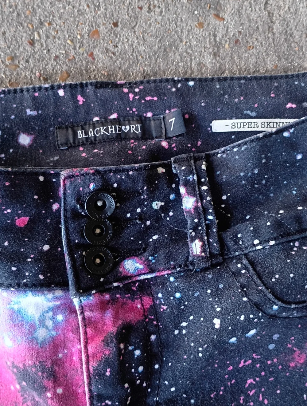 2/$10 Hot Topic Blackheart Galaxy Print Pink & Black Skinny Jeans Size 7 - Picture 4 of 8